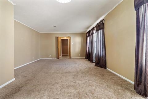 313 Steve Dr, Pine Bluff, AR 71603 photo 5