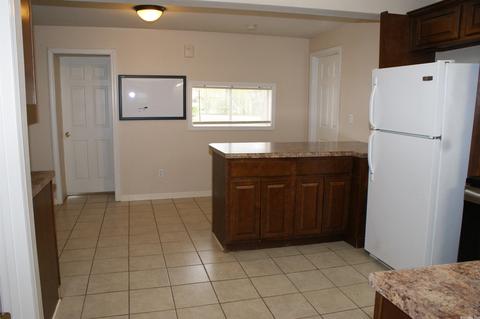127 Locust Ave, Conway, AR 72034 photo 2