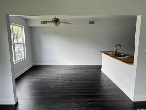 408 Wall, Morrilton, AR 72110 photo 4