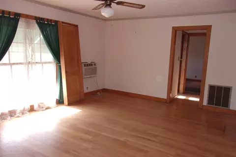 433 Combs Ave, Cotter, AR 72626 photo 3