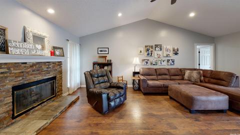 2304 Cherry Crossing Dr, Benton, AR 72015 photo 3
