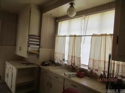 1602 W 26th Ave, Pine Bluff, AR 71603 photo 9