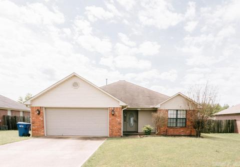 1645 Duke St, Conway, AR 72032 photo 1