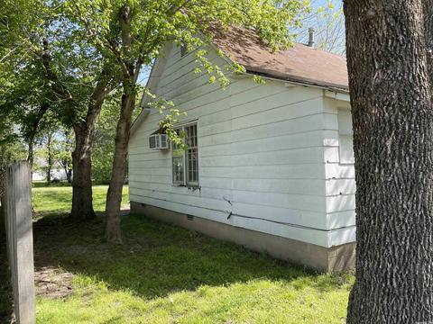 840 E Cherry St, Piggott, AR 72454 photo 3