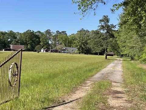 8401 Whiteville Rd, Pine Bluff, AR 71603 photo 1