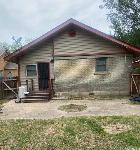 704 W 24th Ave, Pine Bluff, AR 71601 photo 3