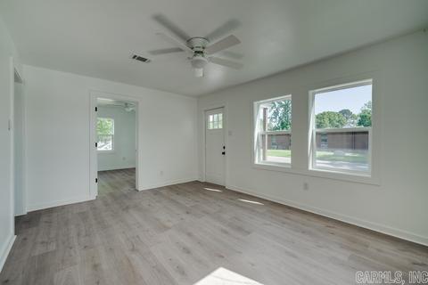722 Third St, Conway, AR 72032 photo 2