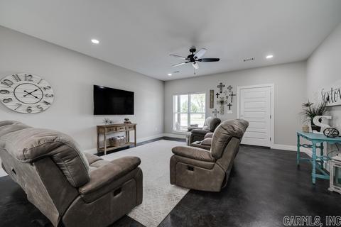 1 Clover Leaf Dr, Greenbrier, AR 72058 photo 2