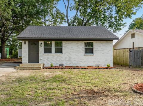526 Spruce St, Conway, AR 72032 photo 1
