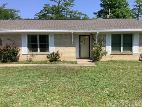 1909 Collegiate Cir, Pine Bluff, AR 71601 photo 1