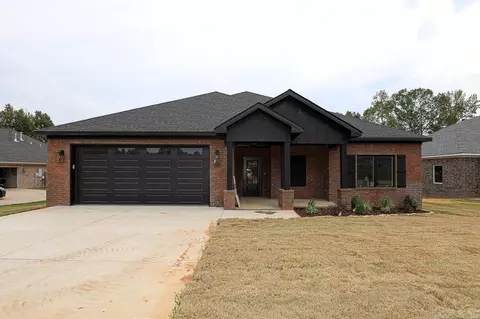 305 Grant Dr, Bryant, AR 72022 photo 1