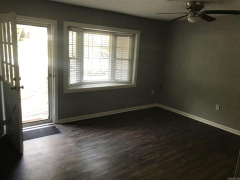 1015 Edgehill Dr, Benton, AR 72015 photo 2