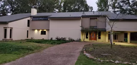 702 Golf View Dr, Pine Bluff, AR 71603 photo 1