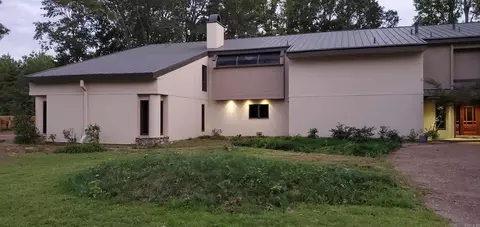 702 Golf View Dr, Pine Bluff, AR 71603 photo 2