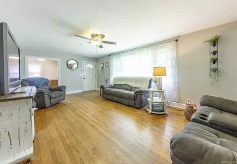 305 W Pine St, Benton, AR 72015 photo 3