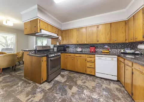 305 W Pine St, Benton, AR 72015 photo 4