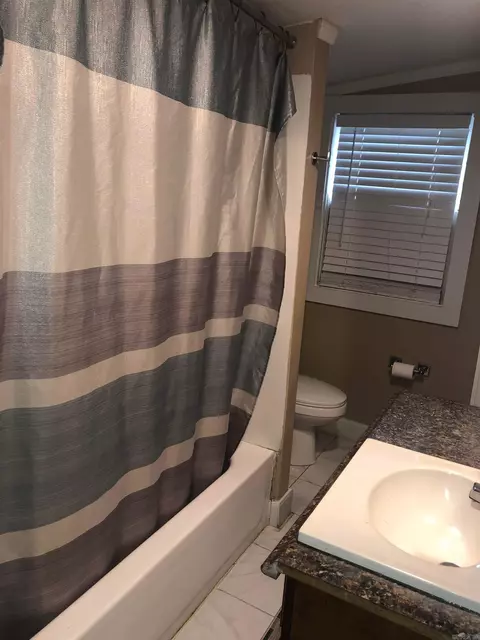 914 E Heynecker, De Queen, AR 71832 photo 4