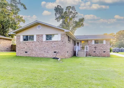 606 E Saline Cir, Benton, AR 72015 photo 1