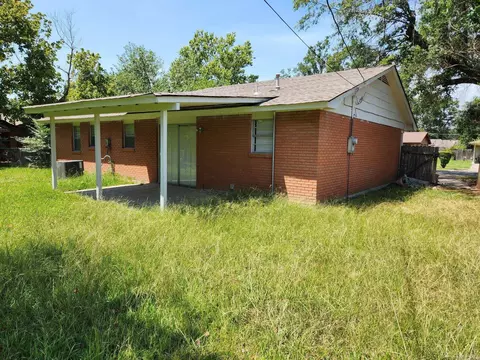 4802 Tomahawk St, Pine Bluff, AR 71603 photo 2