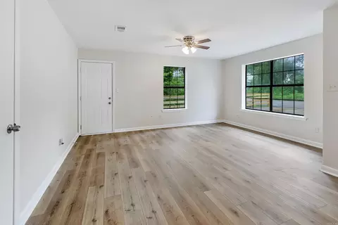 403 E Carpenter St, Benton, AR 72015 photo 3