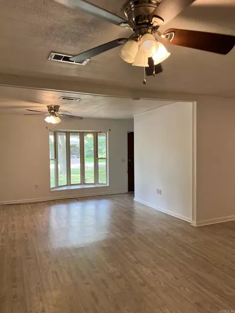 707 W Iowa St, Beebe, AR 72012 photo 5