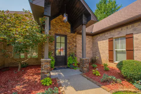 725 Cedar Dr, Bryant, AR 72022 photo 2