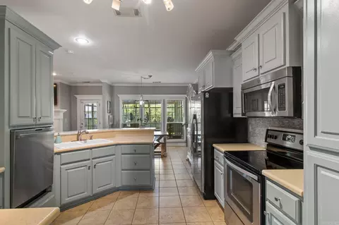 527 Berwick Dr, Benton, AR 72019 photo 8