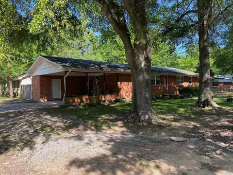 318 Barker St, Lonoke, AR 72086 photo 2
