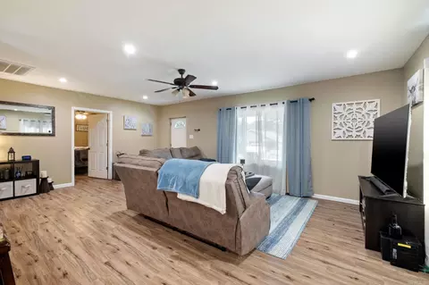 371 E Pine St, Batesville, AR 72501 photo 5
