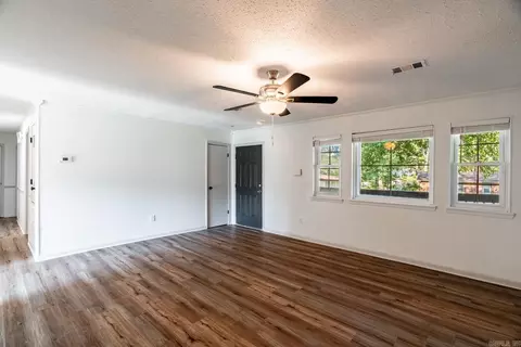 2219 E Lakeview Dr, Benton, AR 72015 photo 5