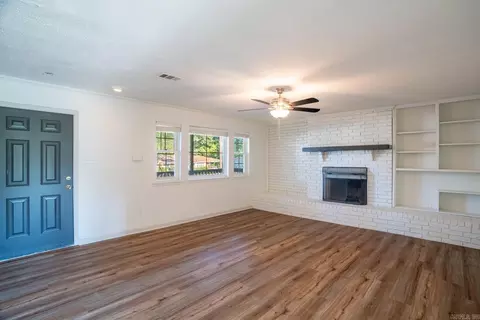 2219 E Lakeview Dr, Benton, AR 72015 photo 4