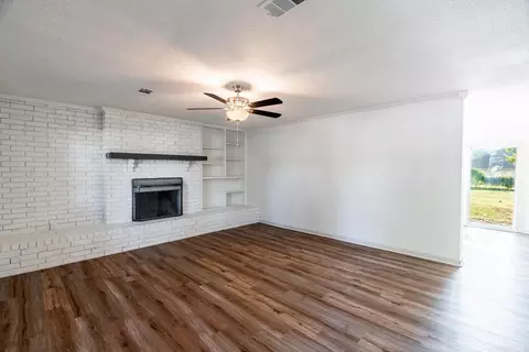2219 E Lakeview Dr, Benton, AR 72015 photo 3
