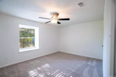 2219 E Lakeview Dr, Benton, AR 72015 photo 9