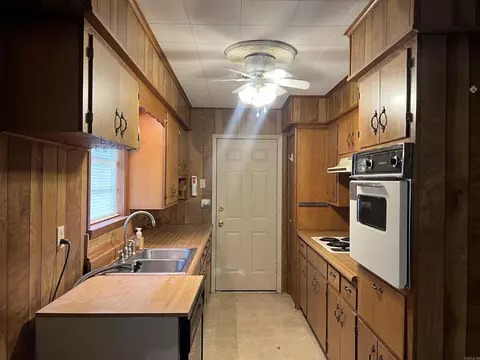 4913 Fergusson, Pine Bluff, AR 71603 photo 2