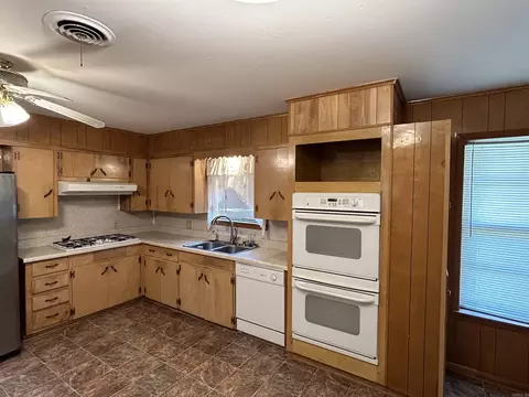 617 N 2nd St, Augusta, AR 72006 photo 2