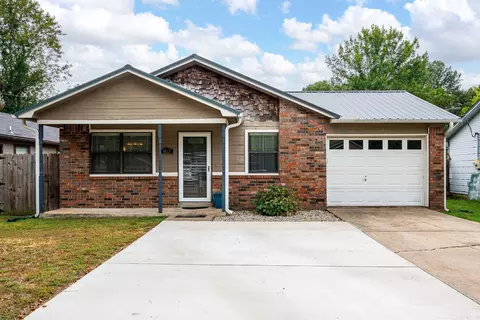 1613 Rushing Cir, Conway, AR 72032 photo 1