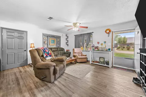 1110 E Vandervort Ave, De Queen, AR 71832 photo 3