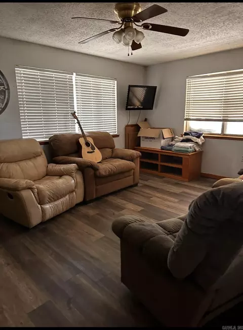 402 S Cypress St, Beebe, AR 72012 photo 2