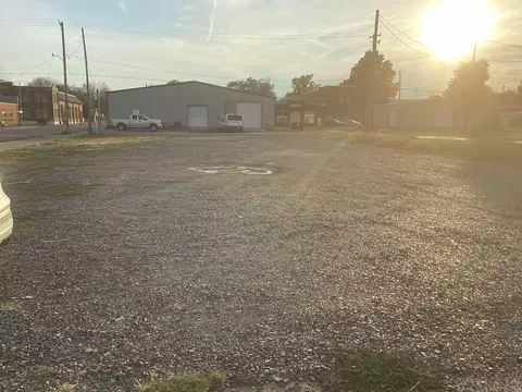 523 Mena St, Mena, AR 71953 photo 4