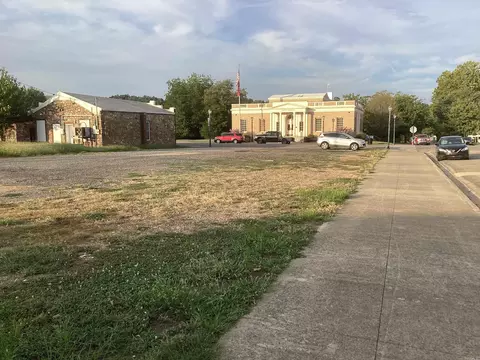 523 Mena St, Mena, AR 71953 photo 8