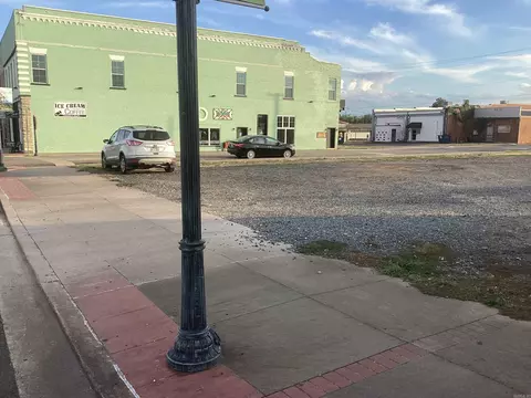 523 Mena St, Mena, AR 71953 photo 3