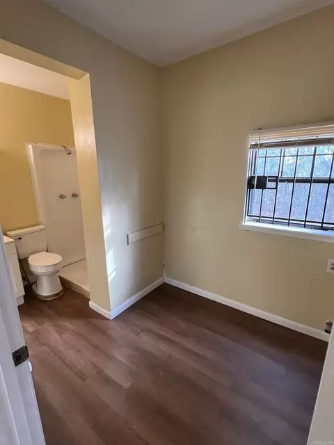 Bath - 300 W 11th Ave, Pine Bluff, AR 71601 photo 7 of 10