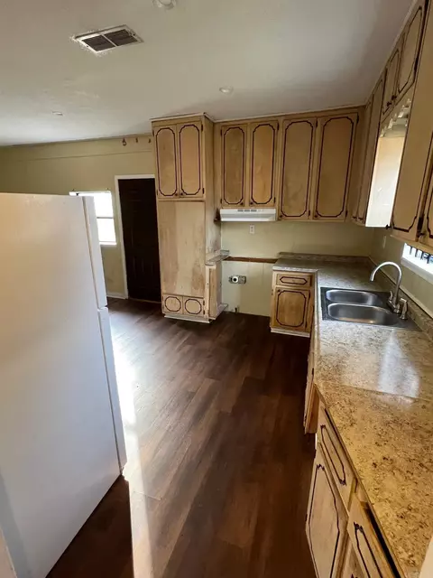 Kitchen - 300 W 11th Ave, Pine Bluff, AR 71601 photo 1 of 1