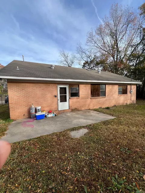 Exterior - 300 W 11th Ave, Pine Bluff, AR 71601 photo 4 of 4