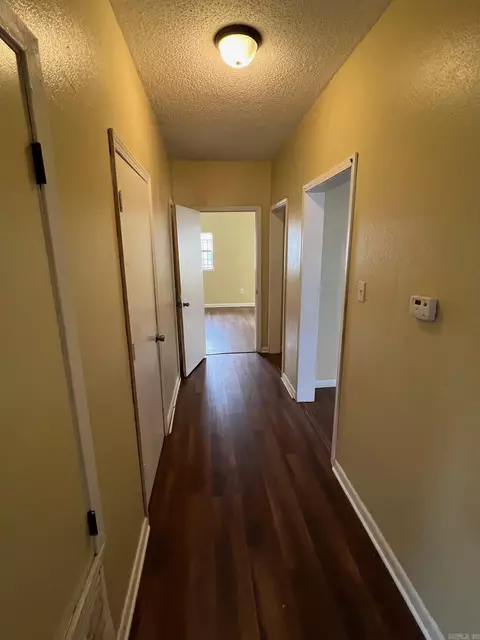 Entry Way - 300 W 11th Ave, Pine Bluff, AR 71601 photo 2 of 7