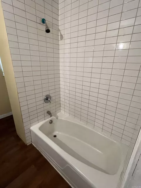 Bath - 300 W 11th Ave, Pine Bluff, AR 71601 photo 6 of 10