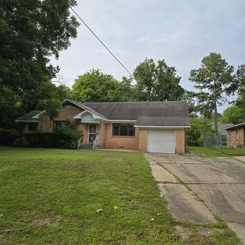 Exterior - 300 W 11th Ave, Pine Bluff, AR 71601 photo 1 of 4
