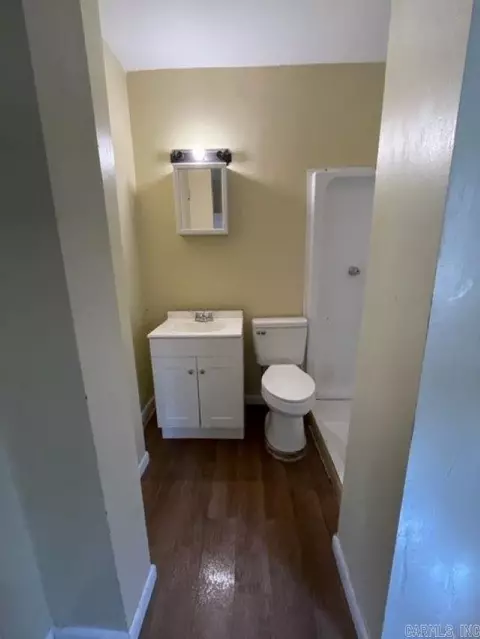 Bath - 300 W 11th Ave, Pine Bluff, AR 71601 photo 3 of 10
