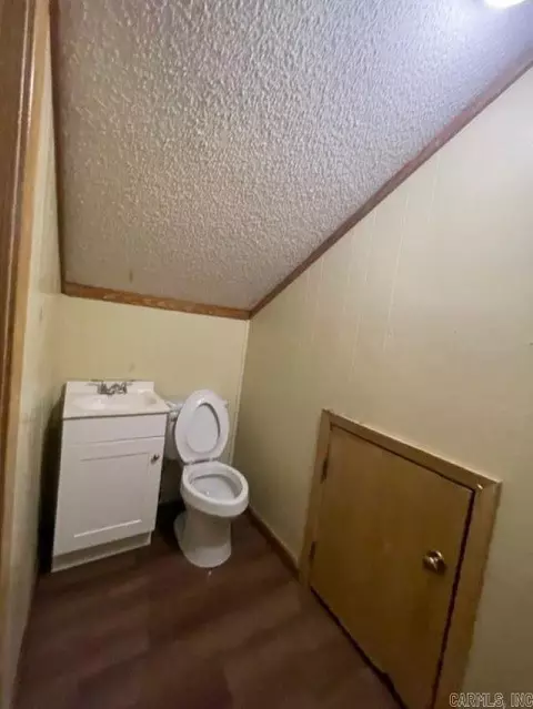 Bath - 300 W 11th Ave, Pine Bluff, AR 71601 photo 2 of 10