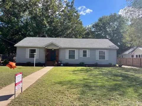 358 Davis St, Conway, AR 72032 photo 1